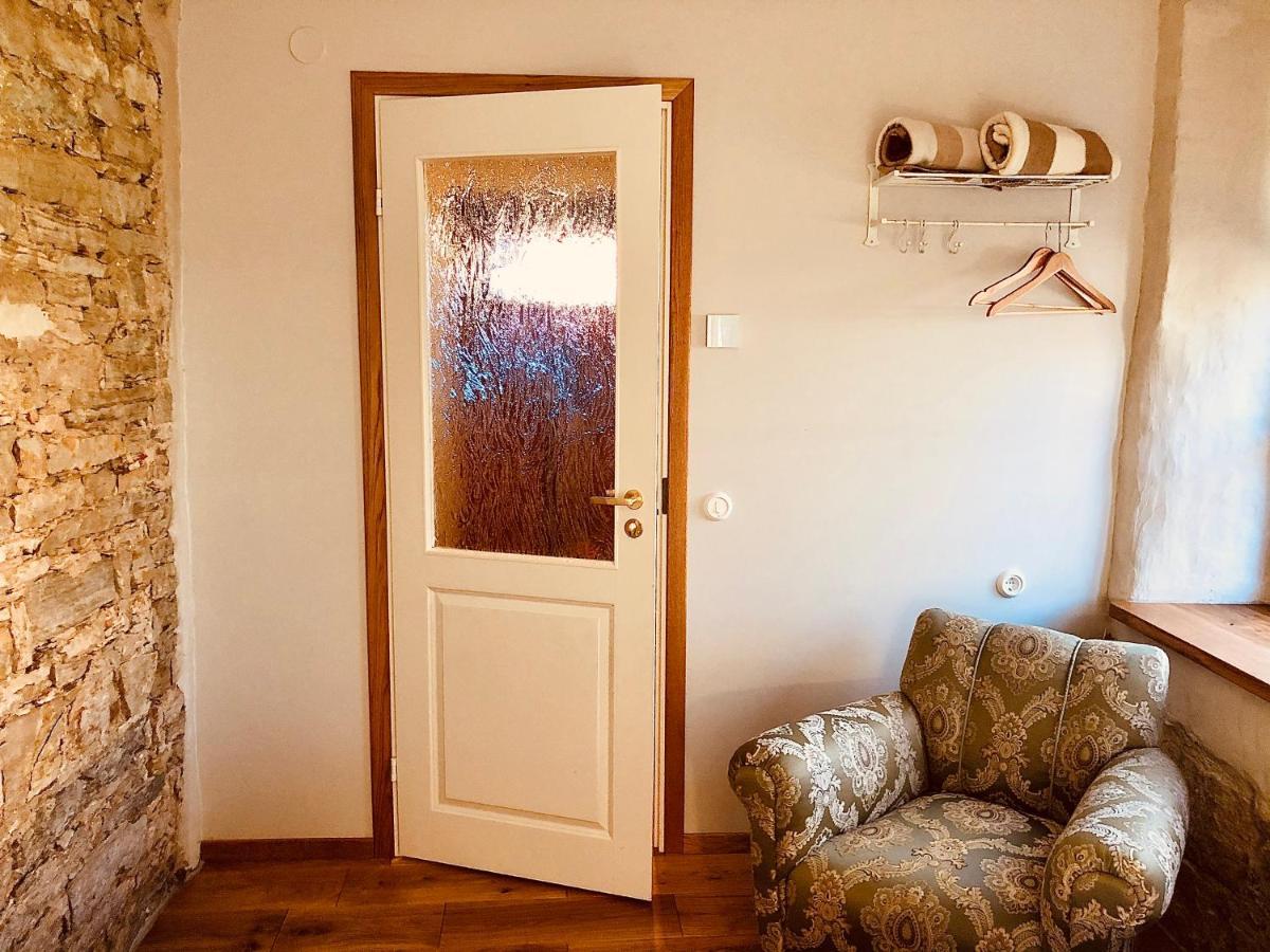 Kohtu Apartment Unique Kuressaare Exteriör bild